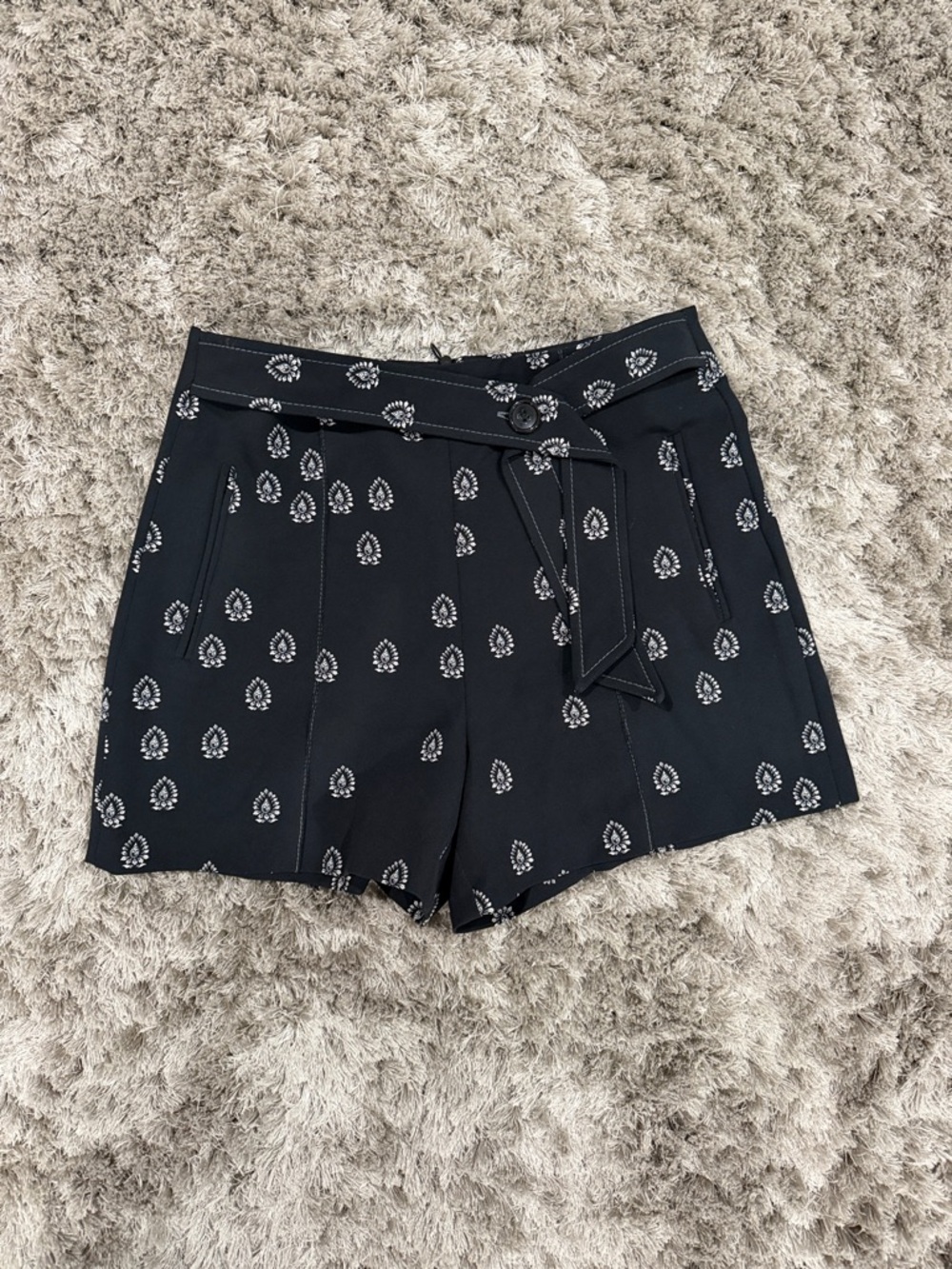 Zara high-waist Black & White Tie-Waist Women's Shorts, size small